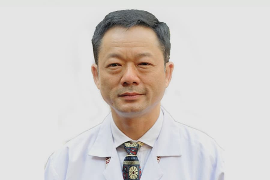 PGS.TS.BS Đỗ Trường Thành là trưởng khoa Phẫu thuật Tiết niệu tại Bệnh viện Hữu nghị Việt Đức