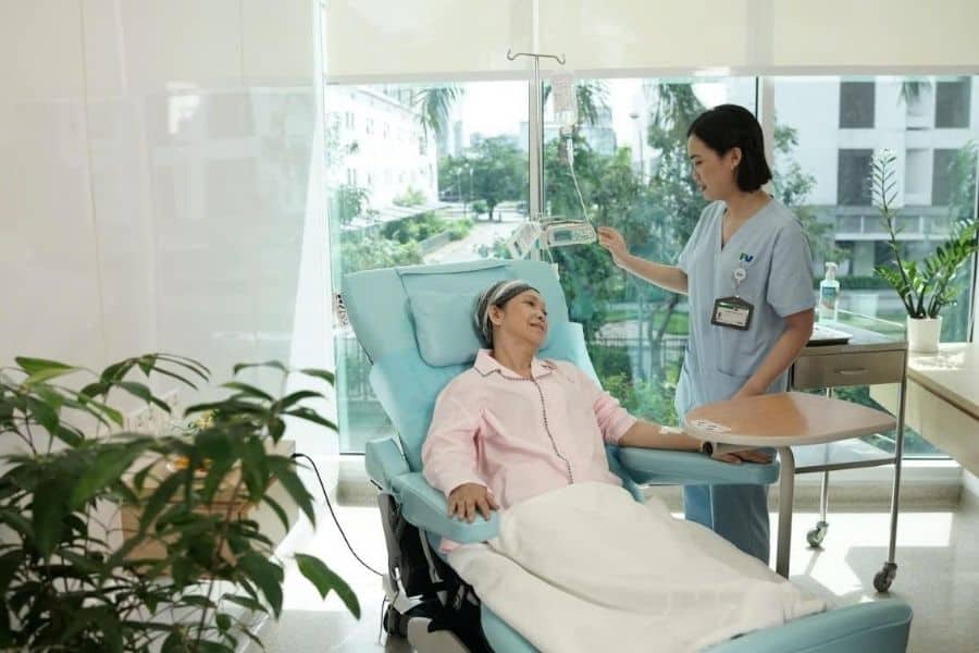 Hóa trị ung thư được BHYT chi trả theo quy định hiện hành