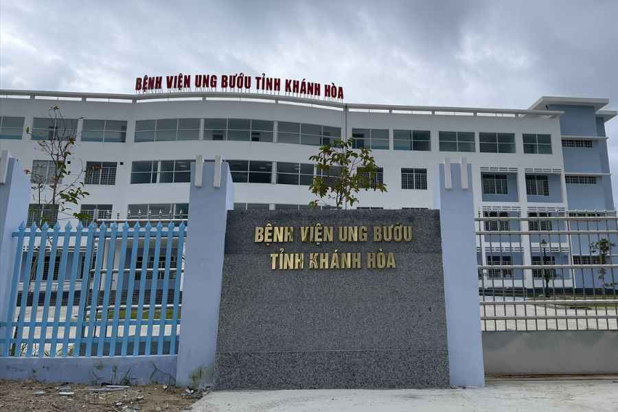 Bệnh viện Ung bướu tỉnh Khánh Hòa (Ảnh: Báo Lao động)