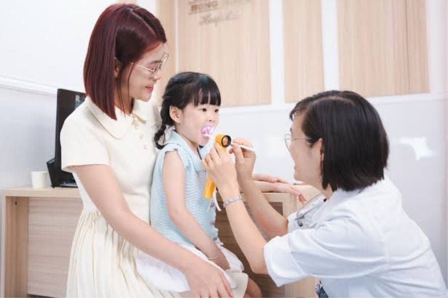 Một số chi phí khám nhi khoa không được BHYT chi trả