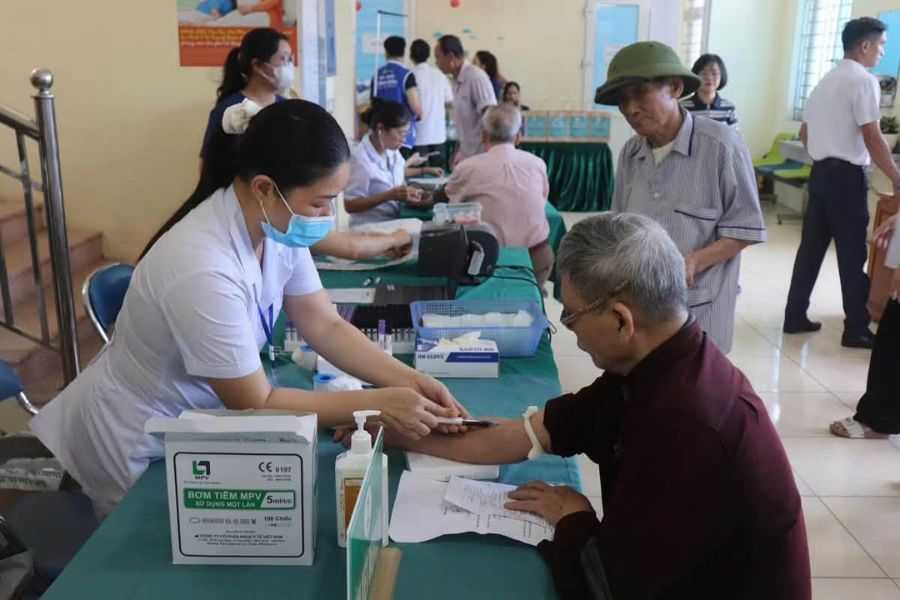 Bệnh viện đa khoa Phú Xuyên tổ chức khám bệnh, tư vấn sức khỏe 