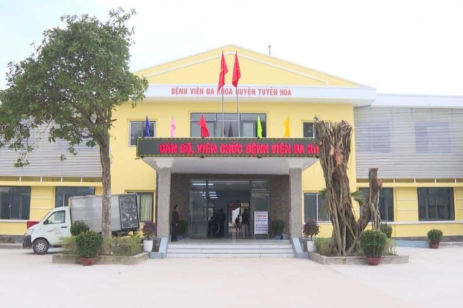 Bệnh viện Đa khoa khu vực Tuyên Hóa với hệ thống khoa phòng phục vụ khám, điều trị 