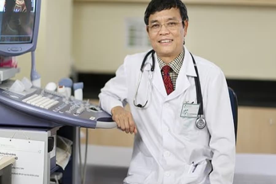 Khi tìm hiểu về bác sĩ chuyên gan mật giỏi ở Hà Nội, không thể bỏ qua Thầy thuốc nhân dân Nguyễn Xuân Thành
