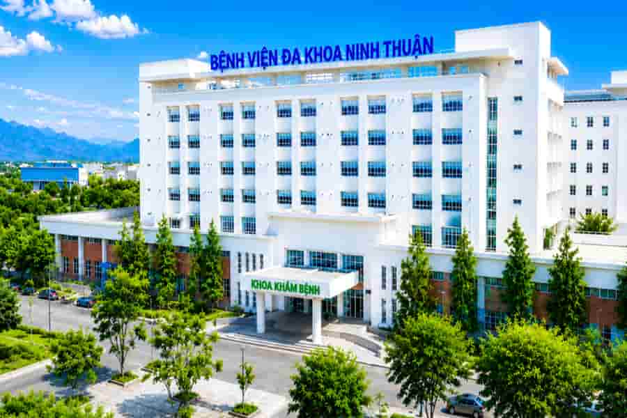 Bệnh viện Đa khoa Ninh Thuận là cơ sở y tế tuyến tỉnh đảm nhận công tác cấp cứu, chẩn đoán và điều trị đa khoa (Nguồn: Facebook)