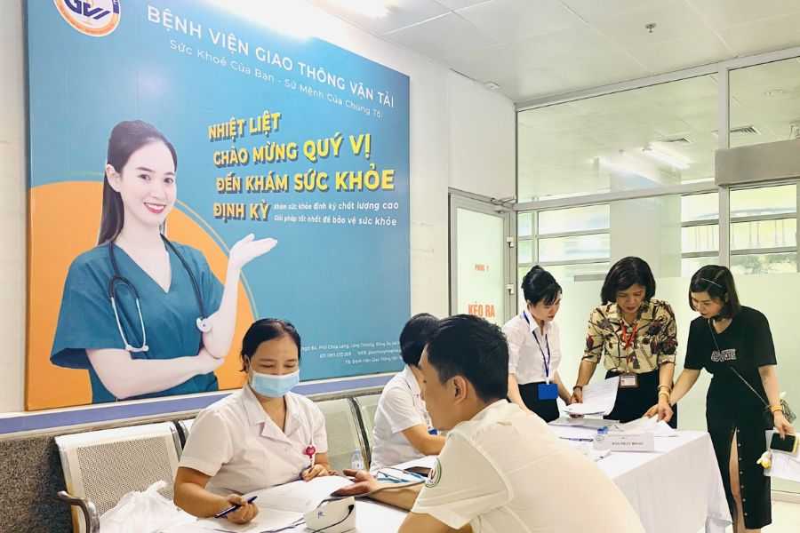 Người bệnh khám bệnh trái tuyến tại Bệnh viện Giao thông vận tải vẫn được hưởng quyền lợi BHYT