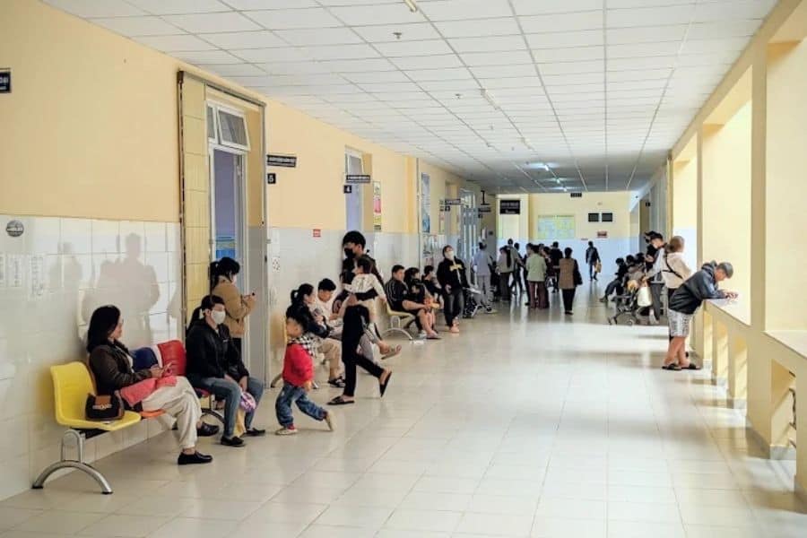 Bệnh viện Sản - Nhi tỉnh Lâm Đồng tiếp nhận khám BHYT cho người dân (Ảnh: Google Maps)