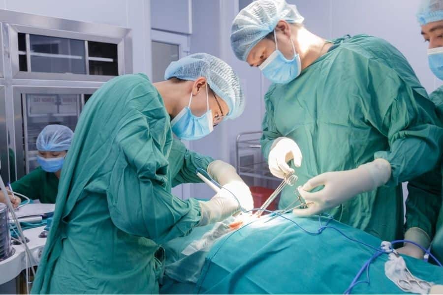BHYT hỗ trợ đáng kể chi phí mổ nếu người bệnh điều trị đúng tuyến