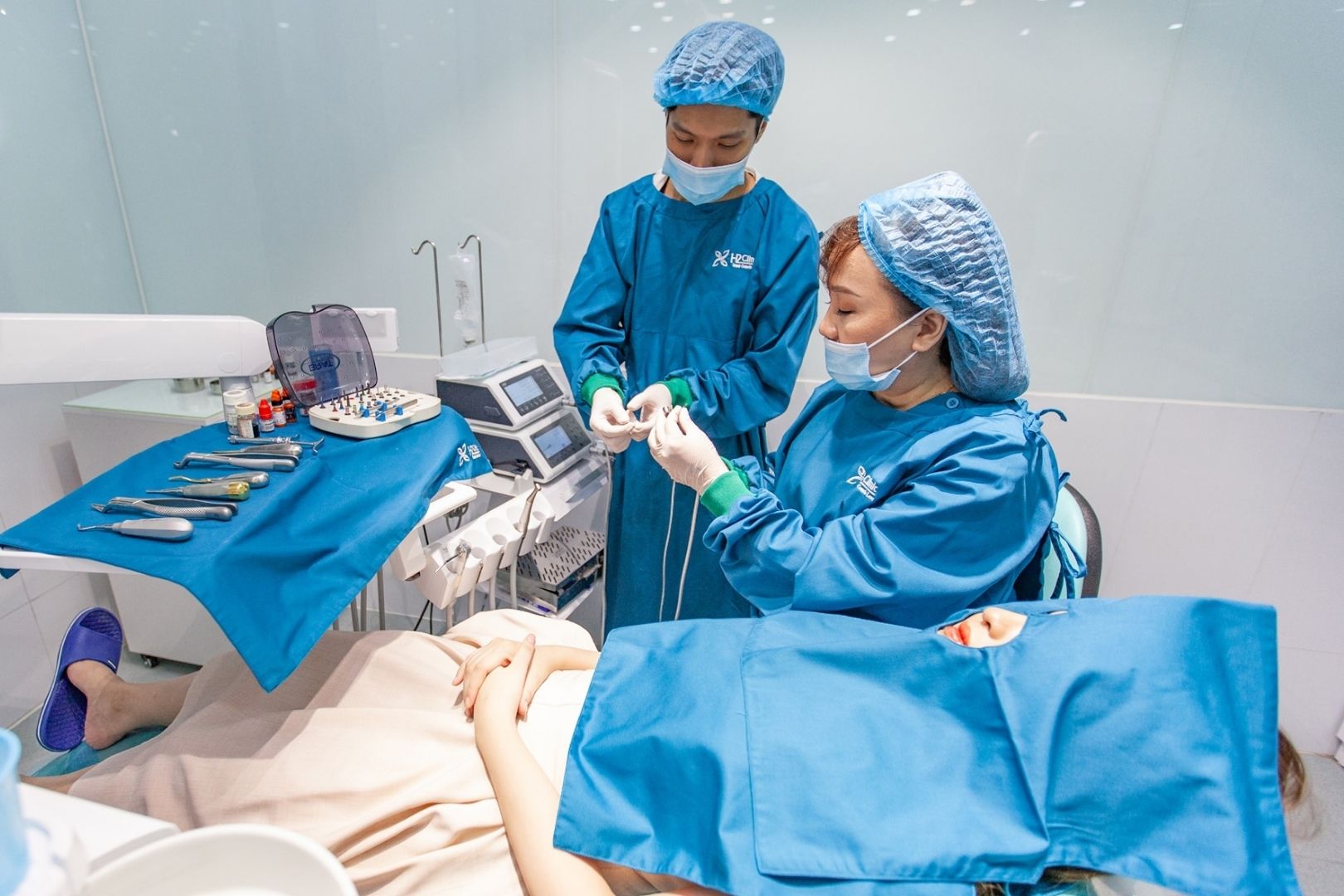 Đội ngũ bác sĩ tại phòng khám H2 Clinic tận tâm và dày dặn kinh nghiệm