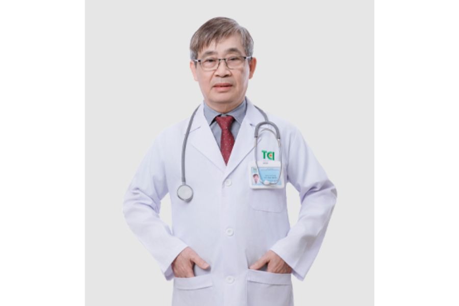 Thầy thuốc ưu tú, Tiến sĩ, Bác sĩ hô hấp CKII Vũ Văn Triển