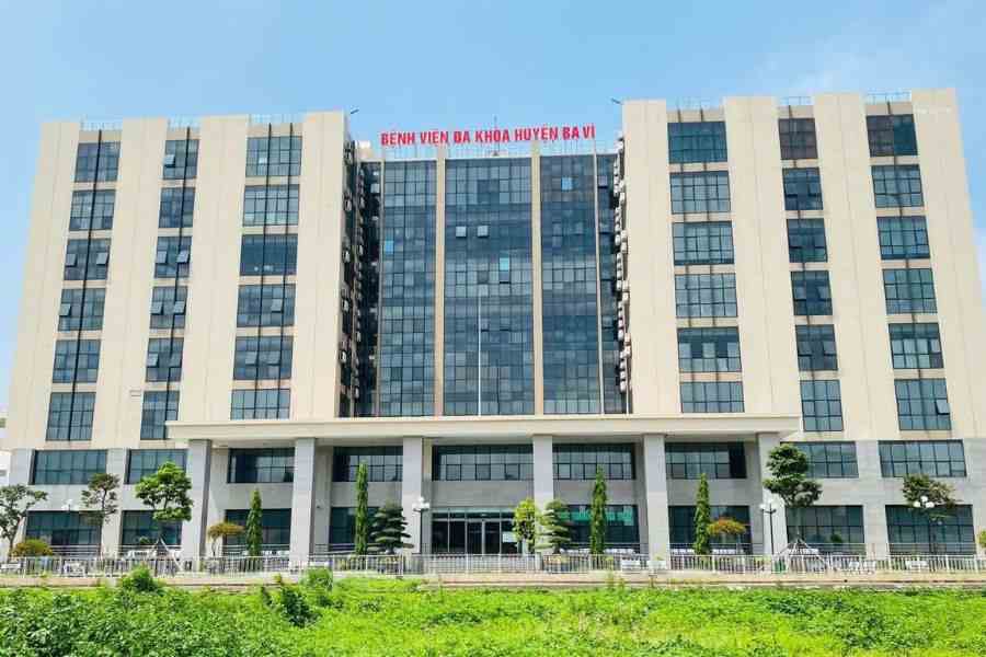 Bệnh Viện Đa Khoa Ba Vì là bệnh viện công lập hạng II, có chuyên ngành mũi nhọn bao gồm: Ngoại khoa, Sản phụ khoa và Hồi sức cấp cứu