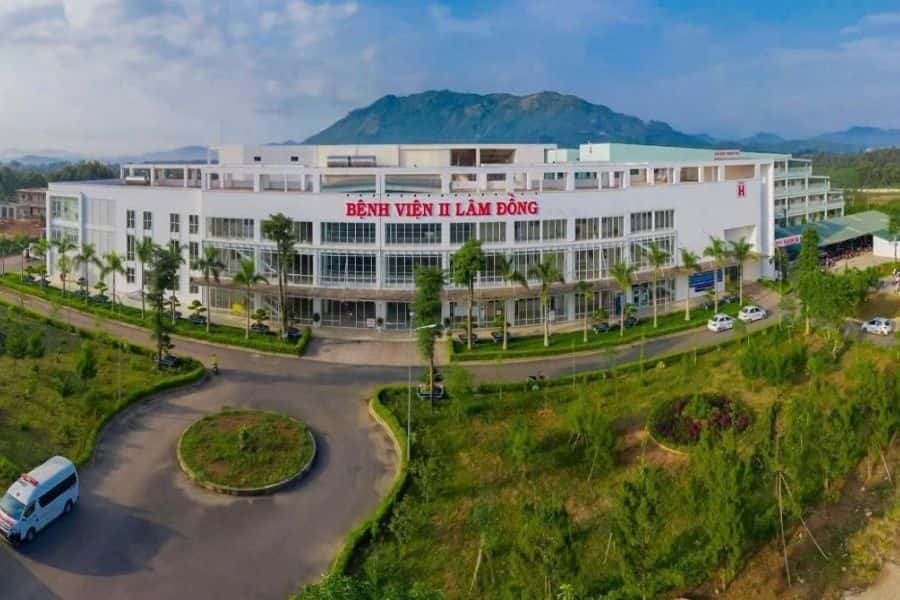 Khuôn viên bệnh viện tuyến tỉnh của Lâm Đồng (Ảnh: Bệnh viện II Lâm Đồng)
