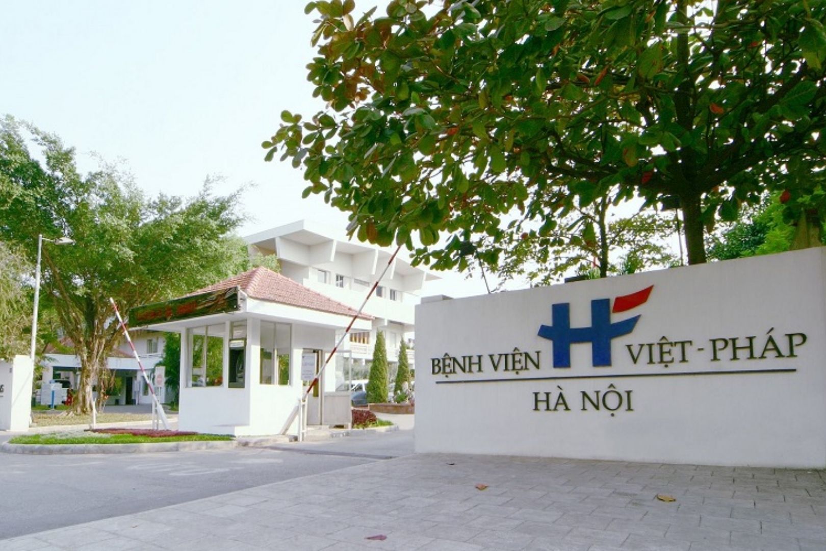 Bệnh viện Việt Pháp Hà Nội tại số 1 Phương Mai