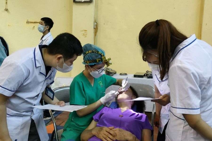 Nên liên hệ trực tiếp Bệnh viện Răng Hàm Mặt Trung ương để biết chi phí khám tổng quát cụ thể