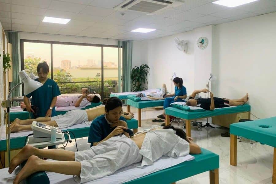 Người bệnh phục hồi chức năng tại Phòng khám VIREC