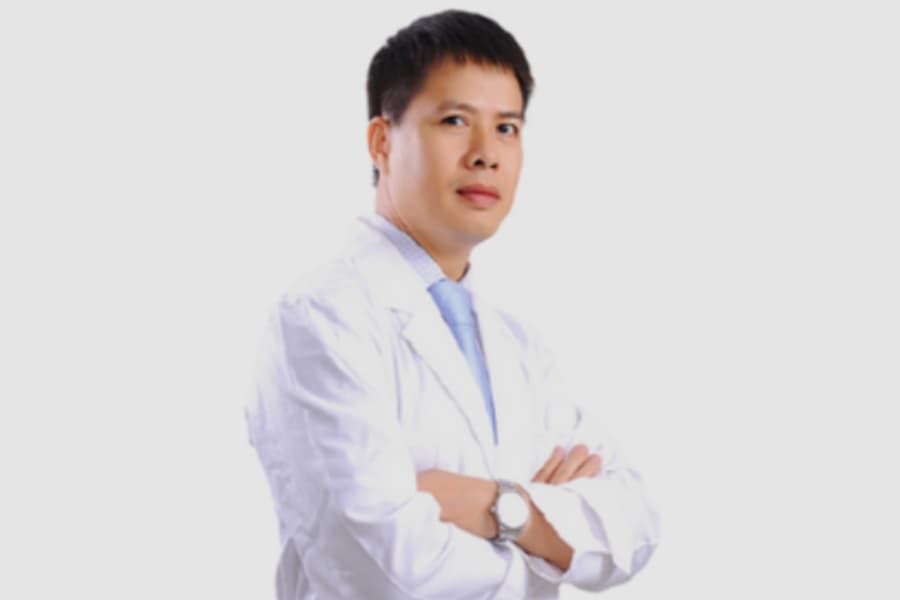 Bác sĩ Nguyễn Thế Vỹ, một chuyên gia trong lĩnh vực da liễu tại Việt Nam
