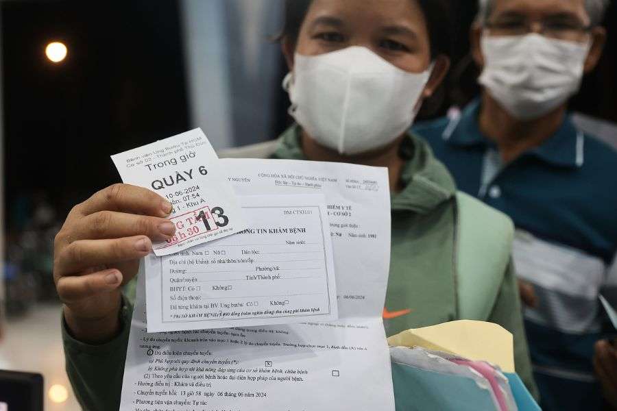 Mức hưởng BHYT khi điều trị trái tuyến nội trú phụ thuộc vào nhóm đối tượng tham gia và phạm vi quyền lợi trên thẻ BHYT