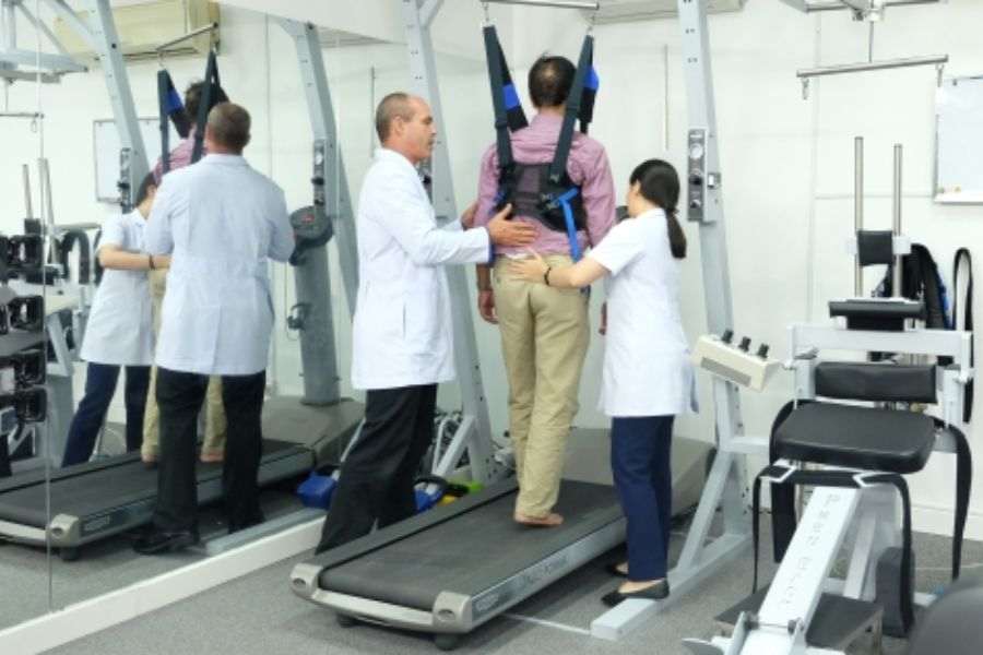 Phòng khám ACC là đơn vị chuyên khoa trị liệu thần kinh cột sống và cơ xương khớp không sử dụng thuốc hay phẫu thuật