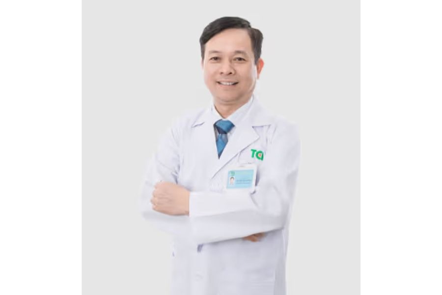 Bác sĩ CK1 Nguyễn Văn Quyết, bác sĩ nha khoa giỏi có hơn 30 năm kinh nghiệm trong ngành răng hàm mặt
