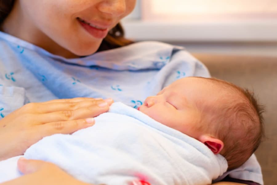 Sinh mổ không được bảo hiểm chi trả toàn bộ chi phí